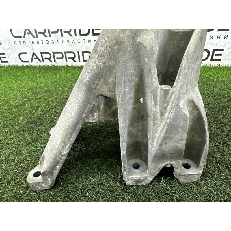 Кронштейн подушки двигателя (кронштейны двигателя) Volkswagen Touareg NF 2011 3.6 03H199308