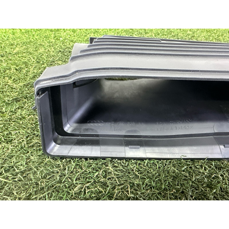 Повітрозабірник (подача палива) AUDI A8 D4 2011 4.2 CDRA 4H0129628AA