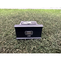 Гніздо USB/AUX