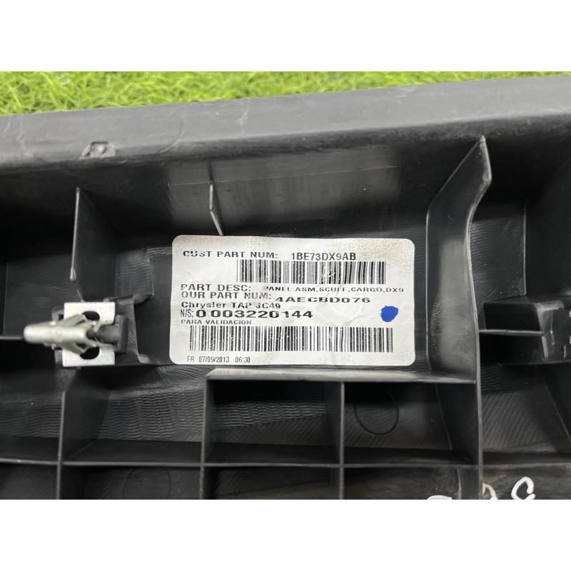 Накладка замка крышки багажника (салон) Dodge Journey SXT 2014 3.6 1be73dx9ab