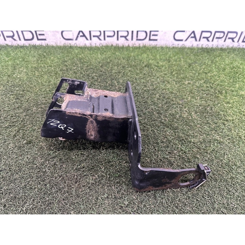 Кронштейн усилителя бампера (скло та дзеркала) AUDI Q7 4L 2011 3.0 TFSi 4L0807134C