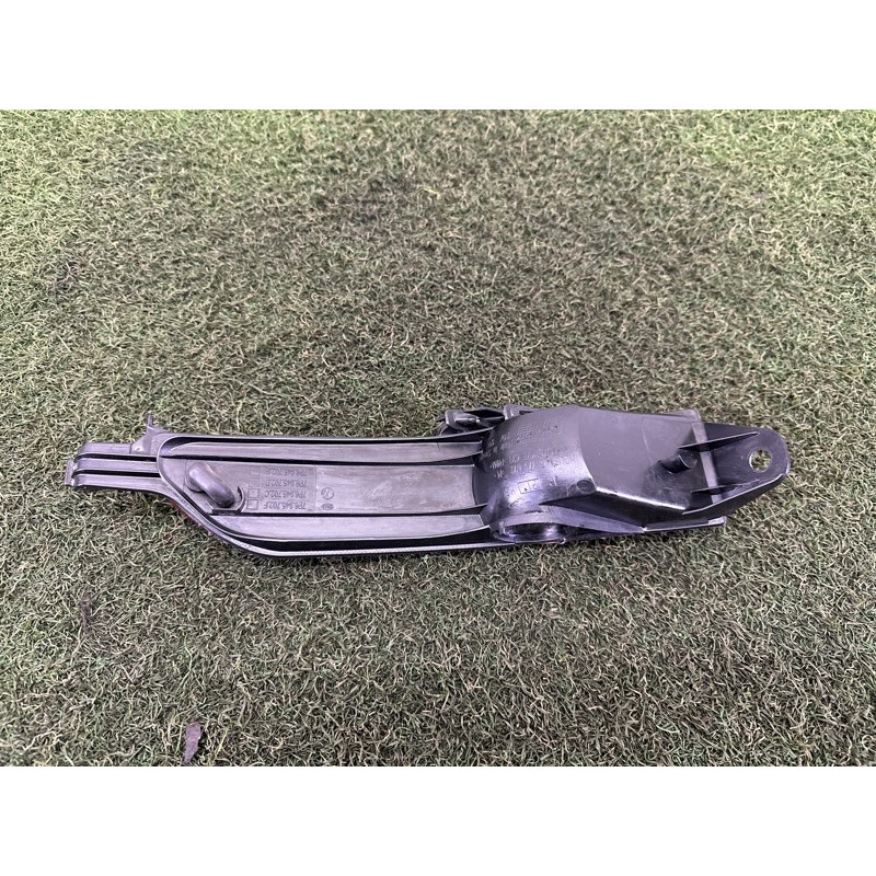 Катафот бампера (кузов и элементы) Volkswagen Touareg NF 2013 3.6 7P6945702C