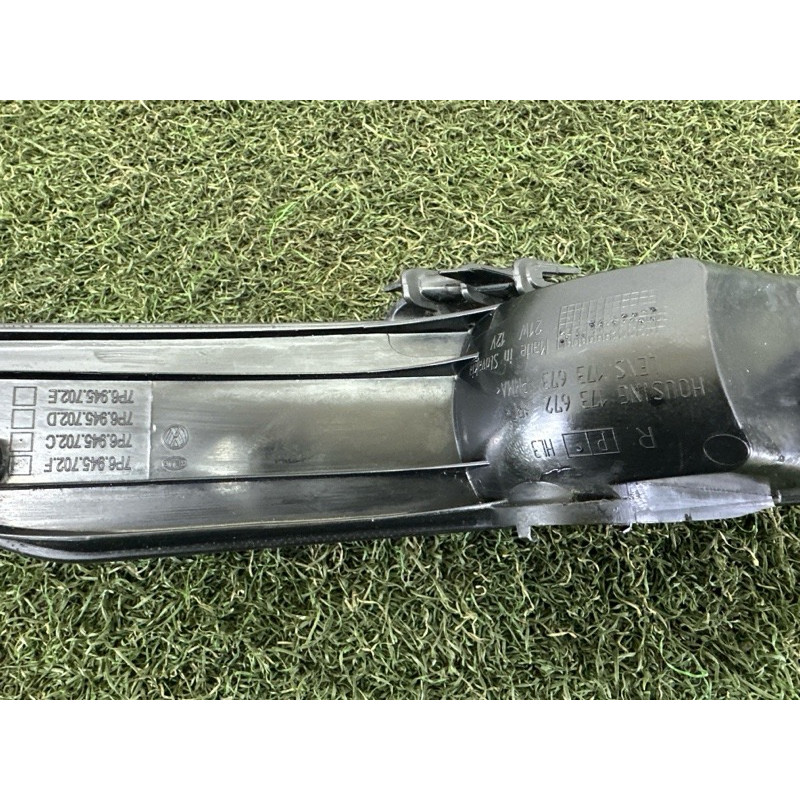 Катафот бампера (кузов и элементы) Volkswagen Touareg NF 2013 3.6 7P6945702C