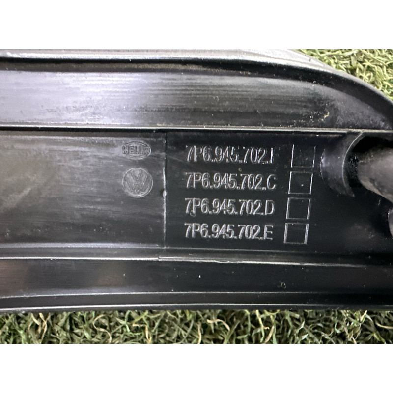 Катафот бампера (кузов и элементы) Volkswagen Touareg NF 2013 3.6 7P6945702C