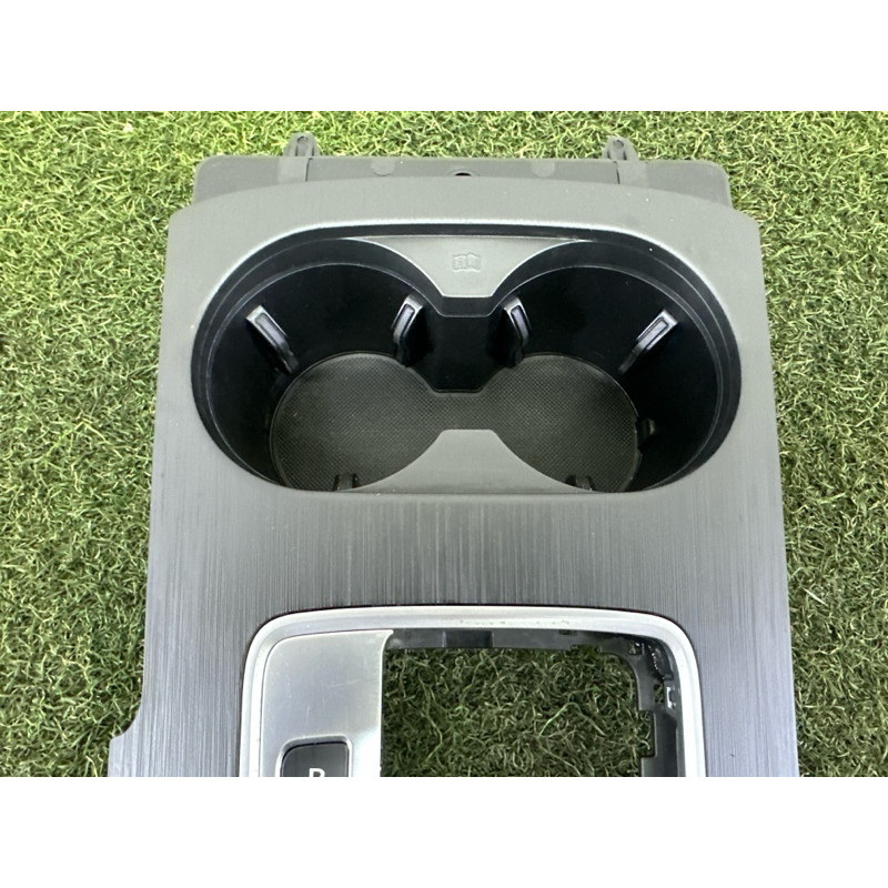 Накладка центральної консолі (салон) AUDI A3 8V 2016 1.8 CNSB 8V0919614P