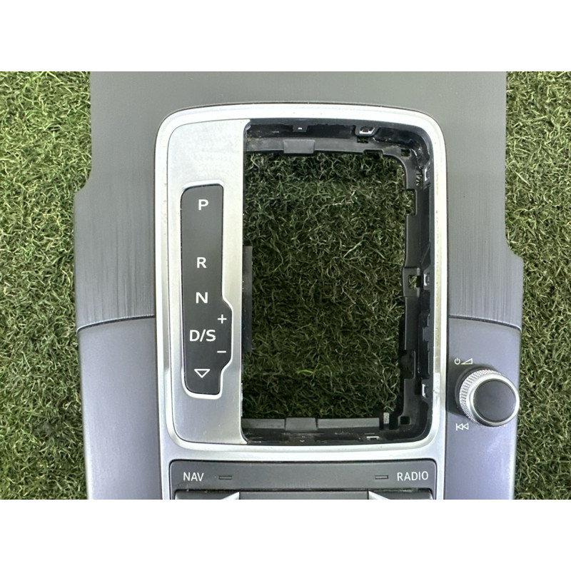 Накладка центральної консолі (салон) AUDI A3 8V 2016 1.8 CNSB 8V0919614P