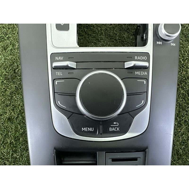 Накладка центральної консолі (салон) AUDI A3 8V 2016 1.8 CNSB 8V0919614P