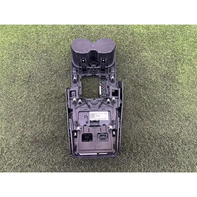 Накладка центральної консолі (салон) AUDI A3 8V 2016 1.8 CNSB 8V0919614P