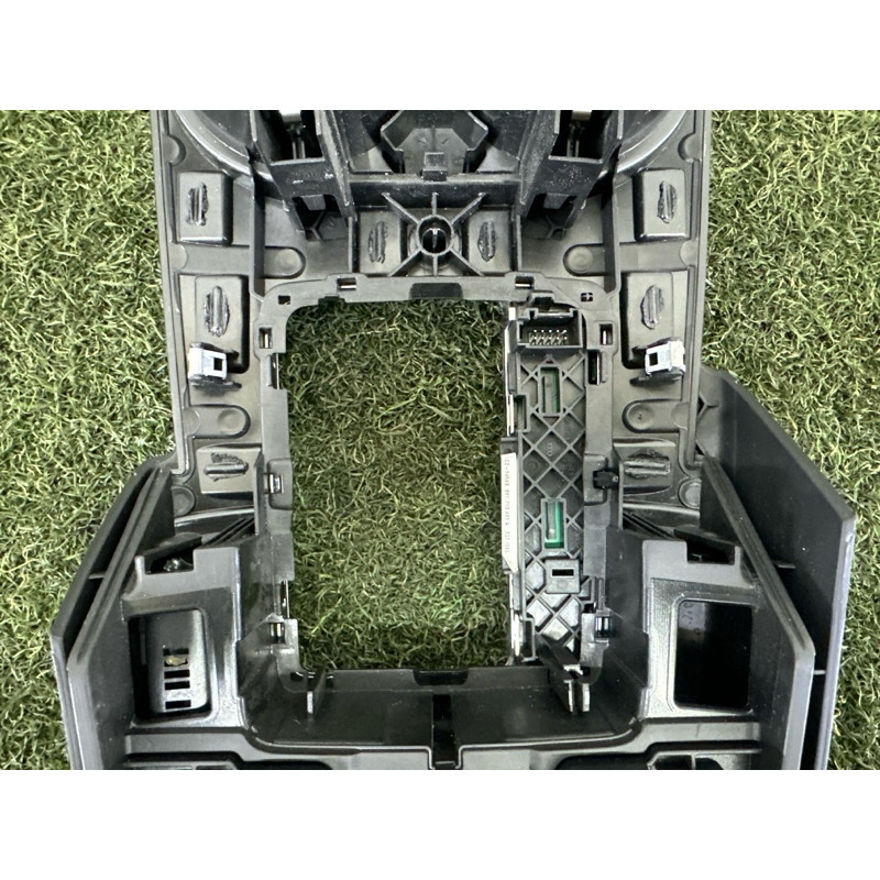 Накладка центральної консолі (салон) AUDI A3 8V 2016 1.8 CNSB 8V0919614P