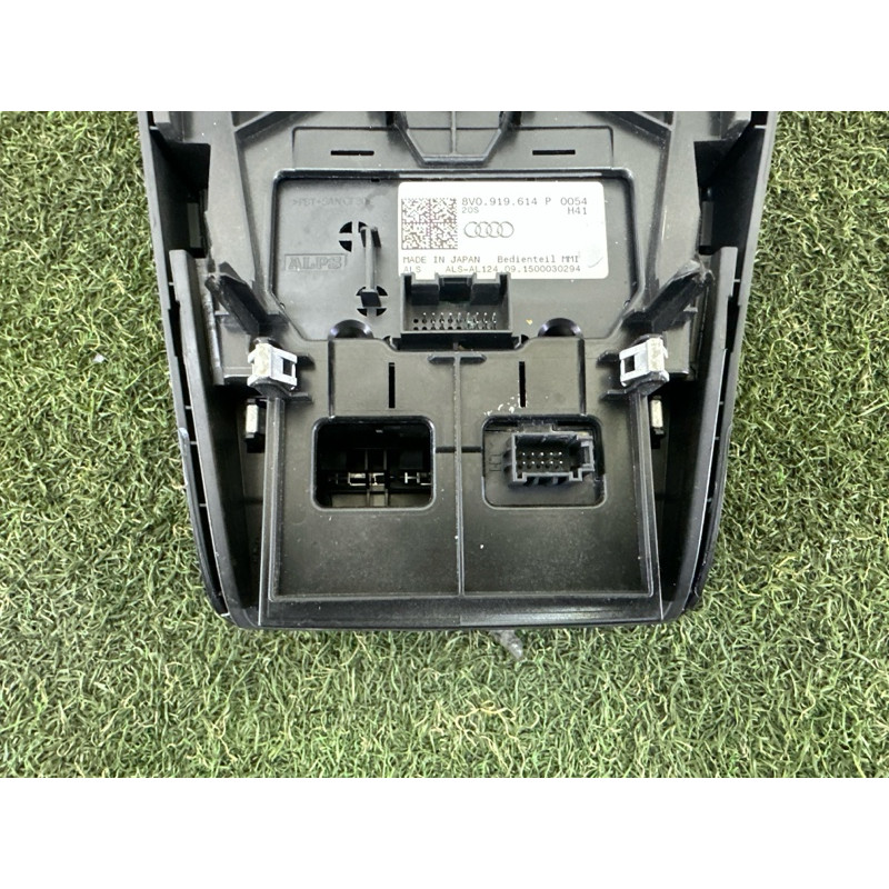 Накладка центральної консолі (салон) AUDI A3 8V 2016 1.8 CNSB 8V0919614P