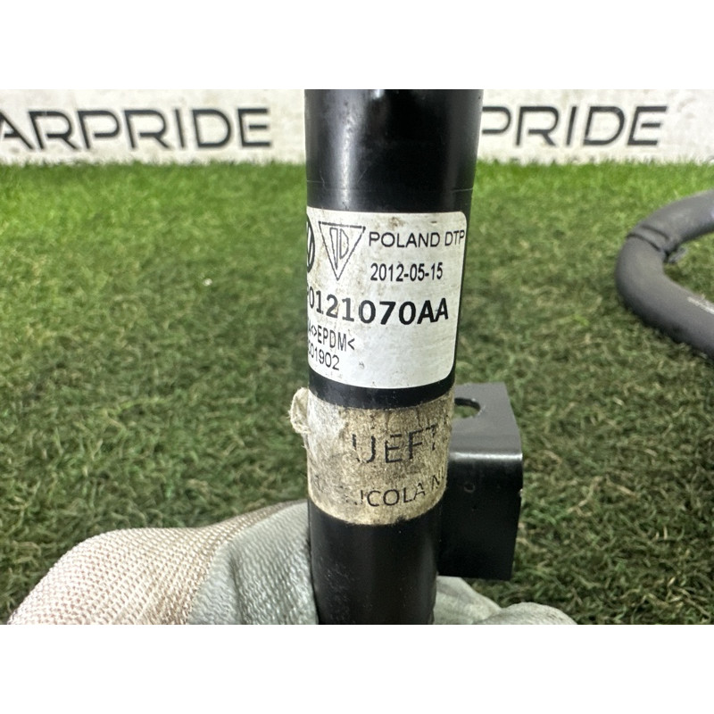 Шланг (система охолодження) Volkswagen Touareg NF 2013 3.0 Hybrid 7P0121070AA