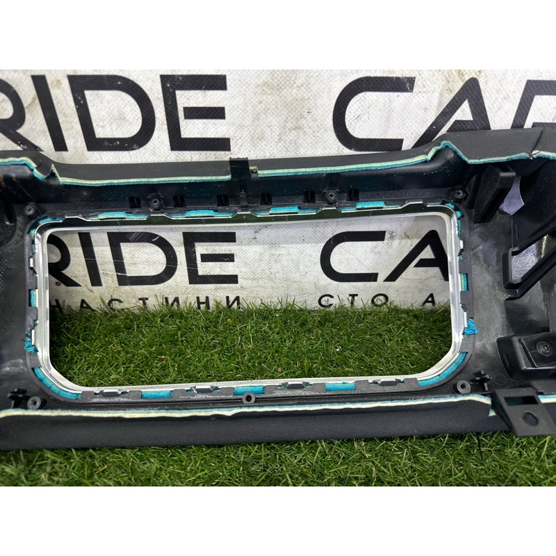 Декоративна накладка торпеди (салон) LAND ROVER Range Rover Evoque L538 2016 2.0 LR072874