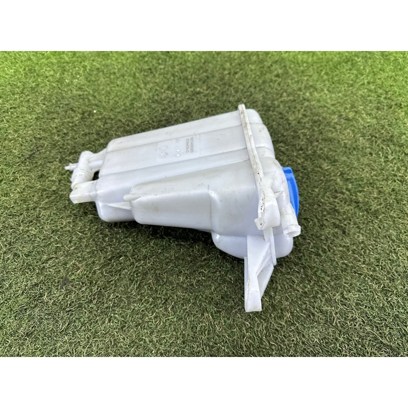 Бачок расширительный (система охлаждения) AUDI A4 B8 2014 2.0 TFSI 8K0121403T