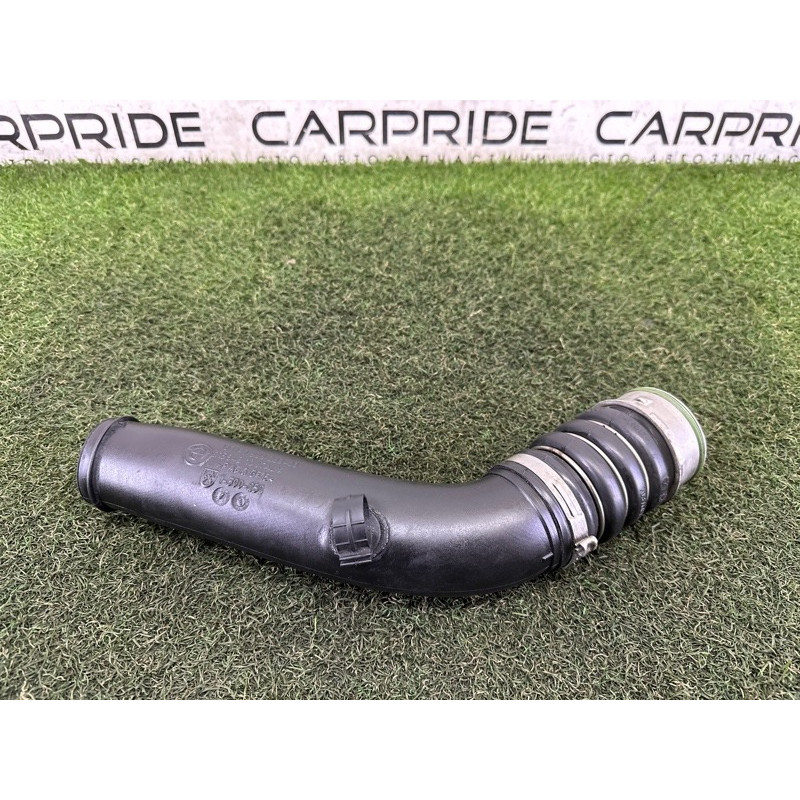 Патрубок інтеркулера (двигун та елементи) BMW X1 E84 2014 2.0 13717588283