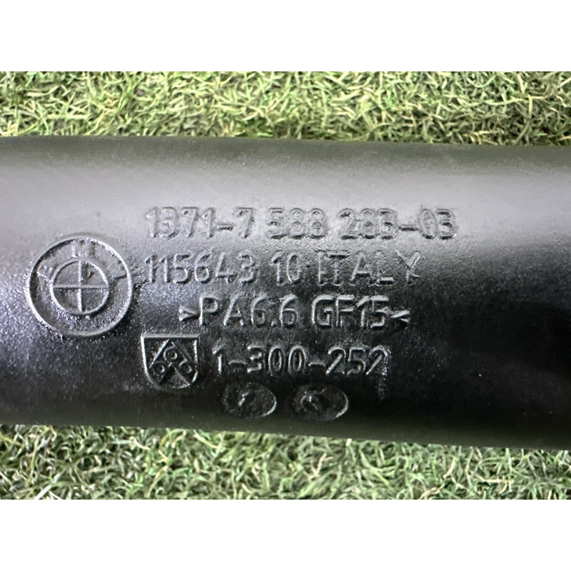 Патрубок інтеркулера (двигун та елементи) BMW X1 E84 2014 2.0 13717588283