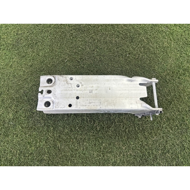 Кронштейн посилювача бампера (скло та дзеркала) BMW X1 F48 2016 2.0 51117406387