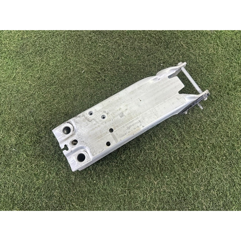 Кронштейн посилювача бампера (скло та дзеркала) BMW X1 F48 2016 2.0 51117406387