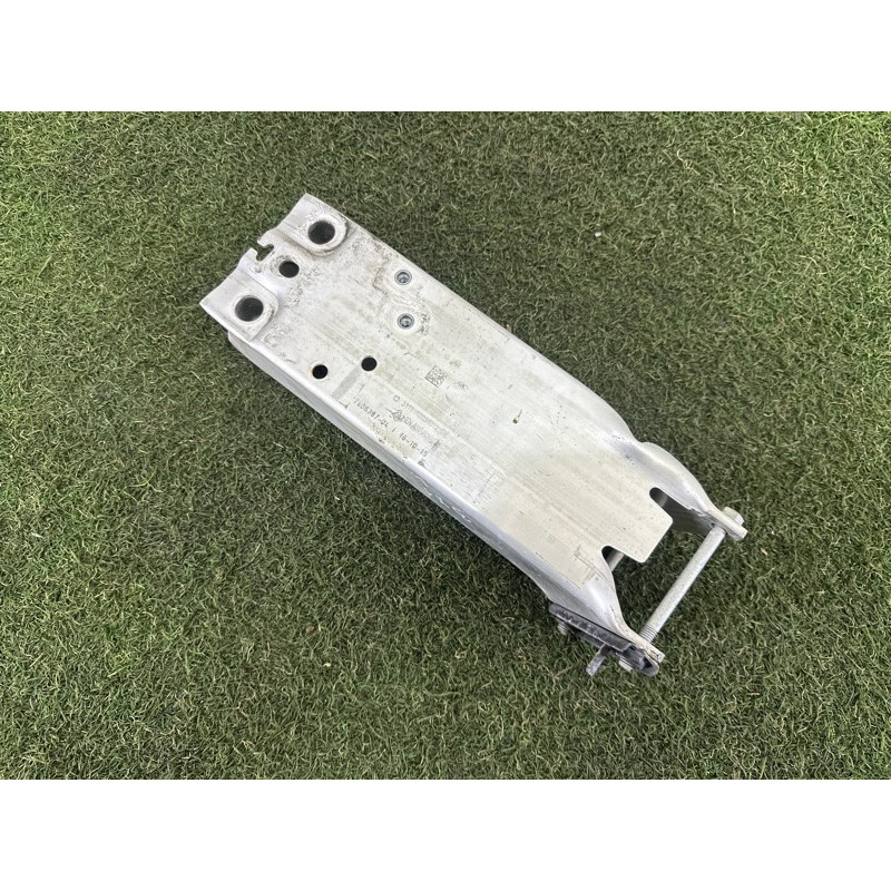 Кронштейн посилювача бампера (скло та дзеркала) BMW X1 F48 2016 2.0 51117406387