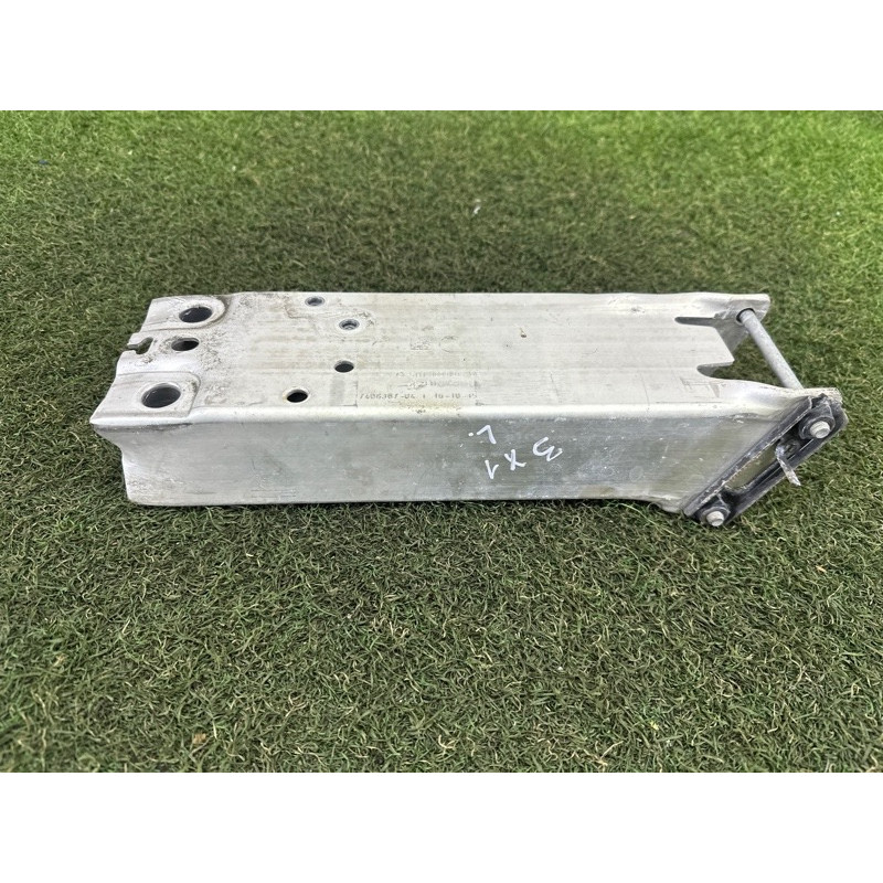 Кронштейн посилювача бампера (скло та дзеркала) BMW X1 F48 2016 2.0 51117406387