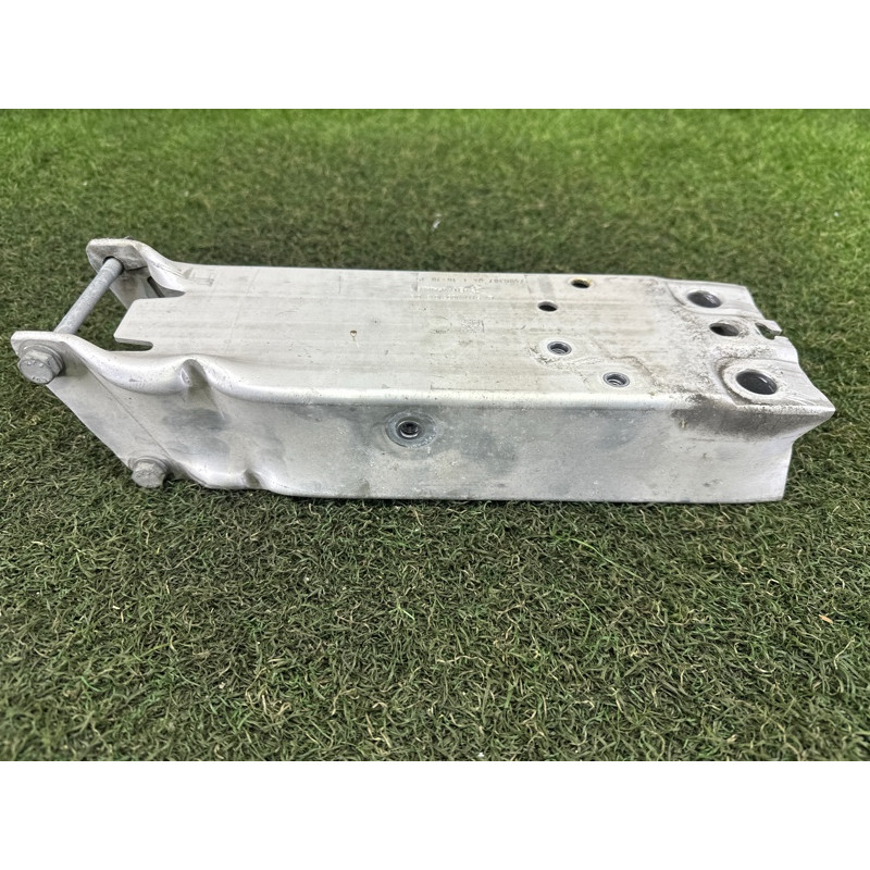 Кронштейн посилювача бампера (скло та дзеркала) BMW X1 F48 2016 2.0 51117406387