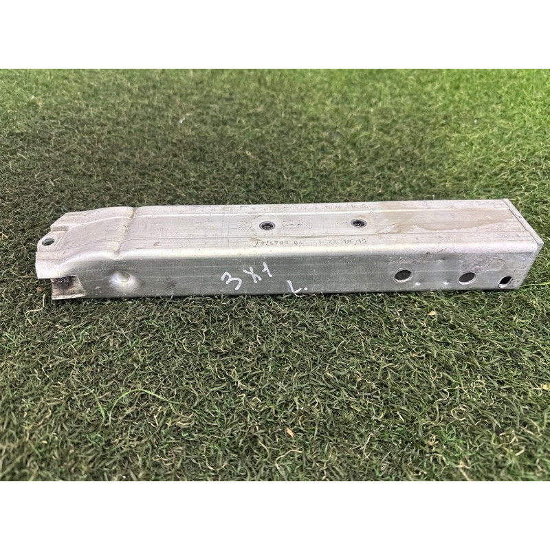 Кронштейн посилювача бампера (скло та дзеркала) BMW X1 F48 2016 2.0 51117374789