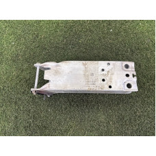 Кронштейн посилювача бампера