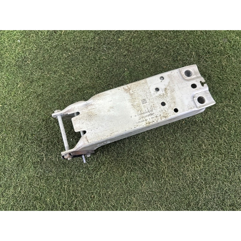 Кронштейн посилювача бампера (скло та дзеркала) BMW X1 F48 2016 2.0 51117406388