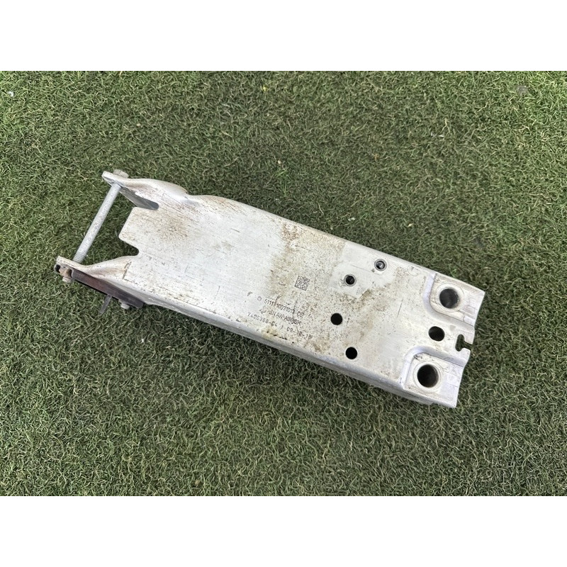 Кронштейн посилювача бампера (скло та дзеркала) BMW X1 F48 2016 2.0 51117406388