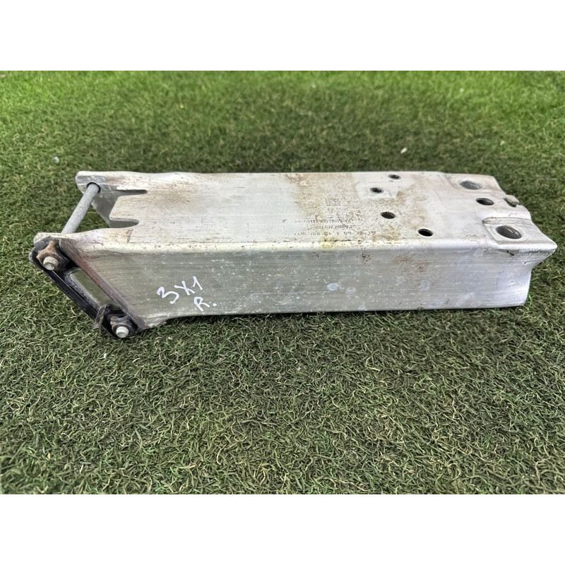 Кронштейн посилювача бампера (скло та дзеркала) BMW X1 F48 2016 2.0 51117406388