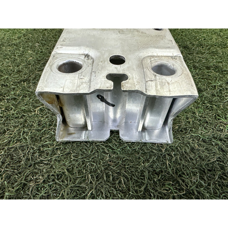 Кронштейн посилювача бампера (скло та дзеркала) BMW X1 F48 2016 2.0 51117406388