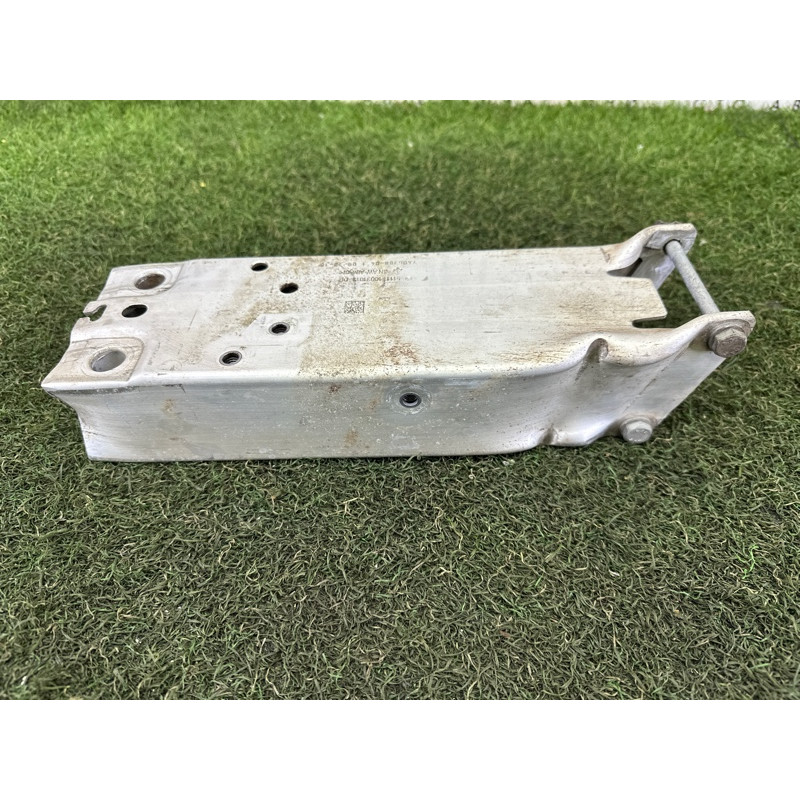 Кронштейн посилювача бампера (скло та дзеркала) BMW X1 F48 2016 2.0 51117406388