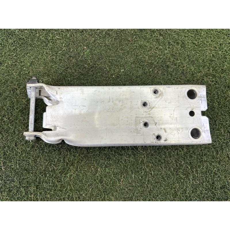 Кронштейн посилювача бампера (скло та дзеркала) BMW X1 F48 2016 2.0 51117406388