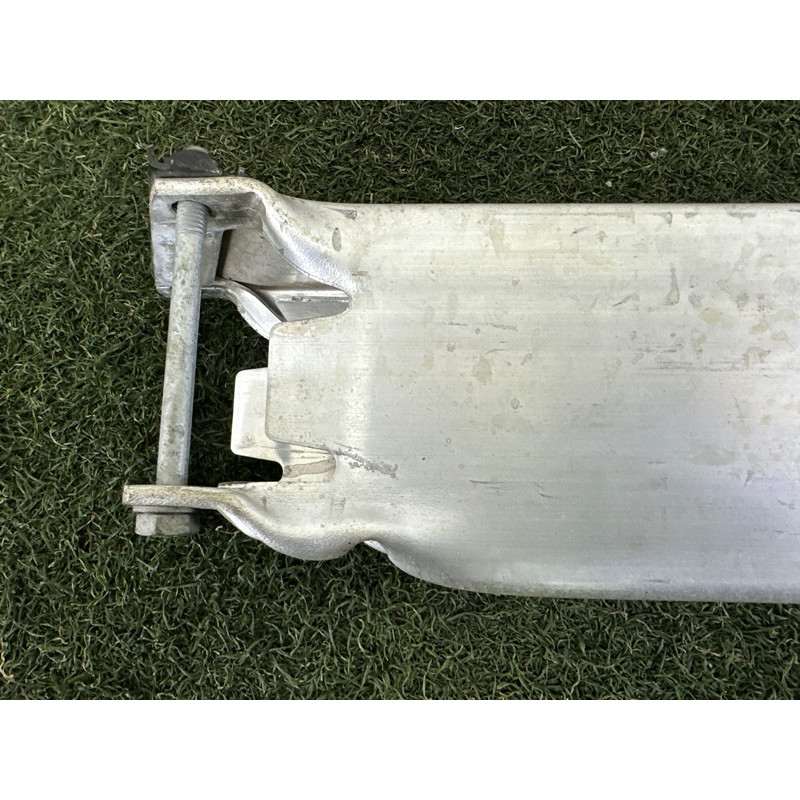 Кронштейн посилювача бампера (скло та дзеркала) BMW X1 F48 2016 2.0 51117406388