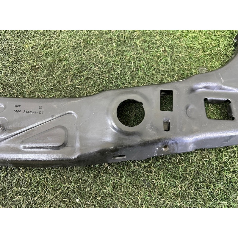 Планка телевизора верхняя (кузов и элементы) BMW X1 F48 2016 2.0 51647434544