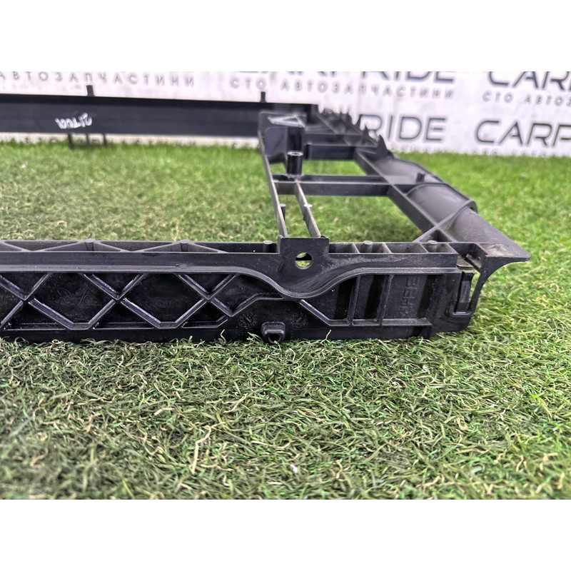 Рамка радиатора (кузов и элементы) Volkswagen Touareg NF 2013 3.6 7P0121093D