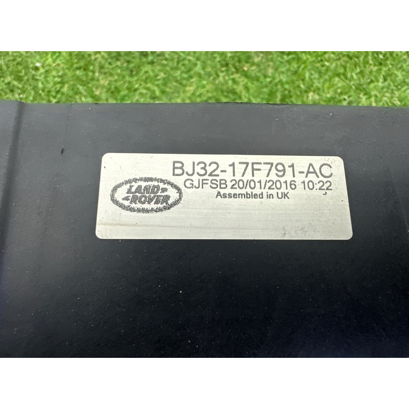 Решітка радіатора (наружные элементы кузова) LAND ROVER Discovery Sport L550 2016 2.0 LR072623