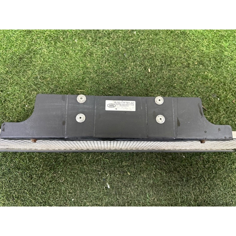 Решетка радиатора (наружные элементы кузова) LAND ROVER Range Rover Evoque L538 2015 2.0 LR048135