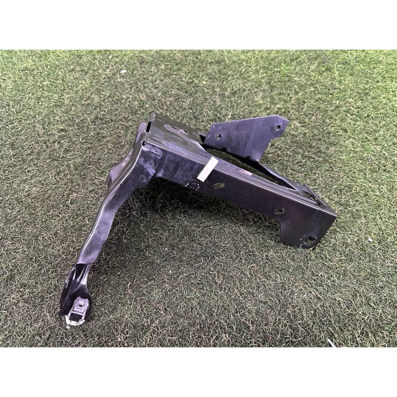 Кронштейн фары (кузов и элементы) BMW X1 F48 2016 2.0 51647342501