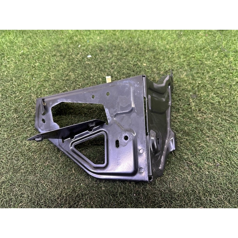 Кронштейн фары (кузов и элементы) BMW X1 F48 2016 2.0 51647342501