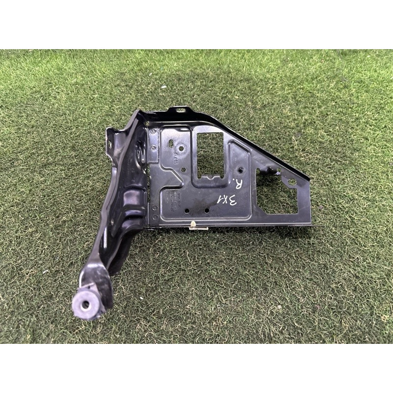 Кронштейн фары (кузов и элементы) BMW X1 F48 2016 2.0 51647342502