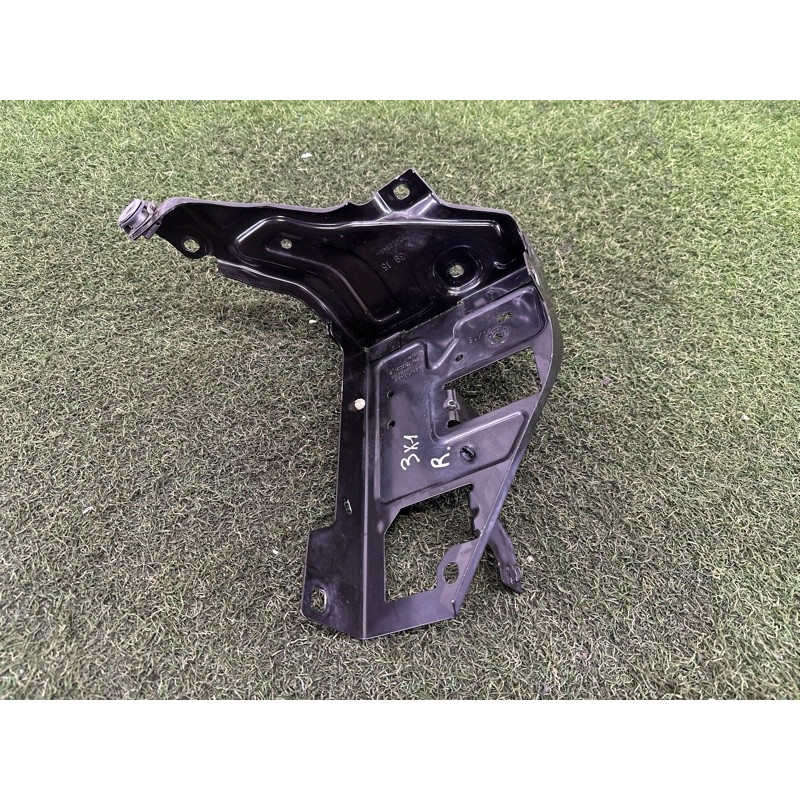 Кронштейн фары (кузов и элементы) BMW X1 F48 2016 2.0 51647342502