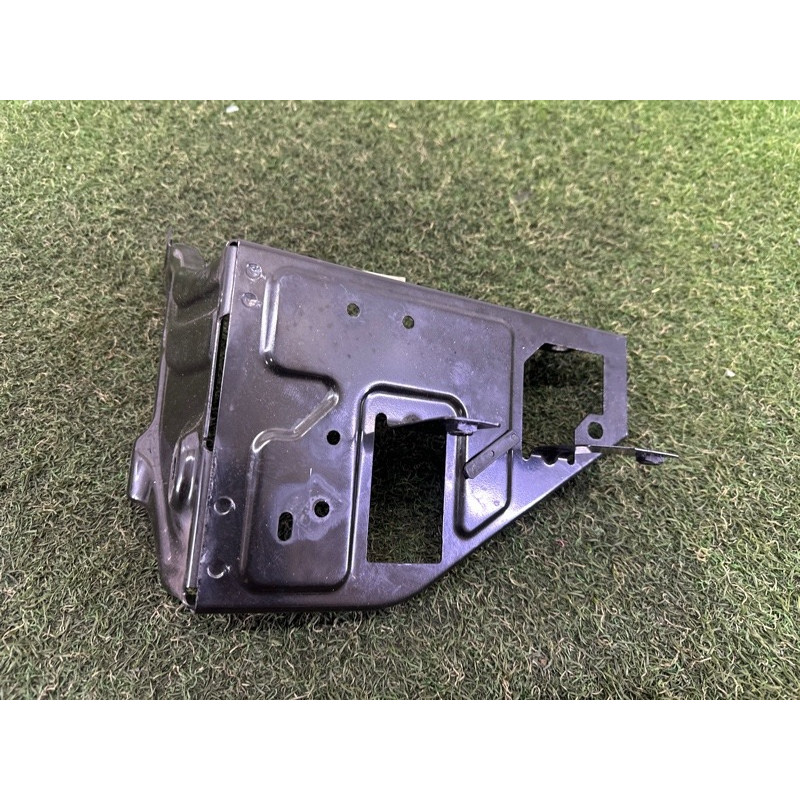 Кронштейн фары (кузов и элементы) BMW X1 F48 2016 2.0 51647342502