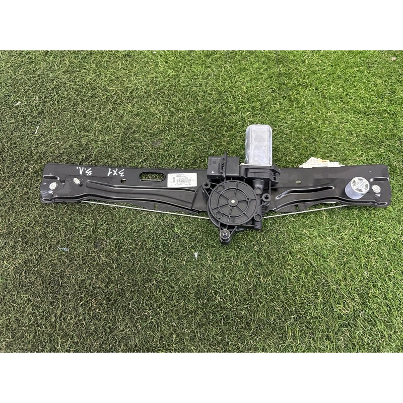 Механизм стеклоподъемника с мотором (кузов и элементы) BMW X1 F48 2016 2.0 51357490199