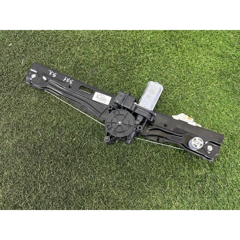 Механизм стеклоподъемника с мотором (кузов и элементы) BMW X1 F48 2016 2.0 51357490199