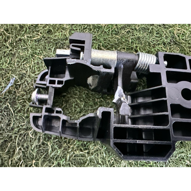 Кронштейн ручки двери (кузов и элементы) Nissan Rogue T33 2022 1.5 826116RR0A