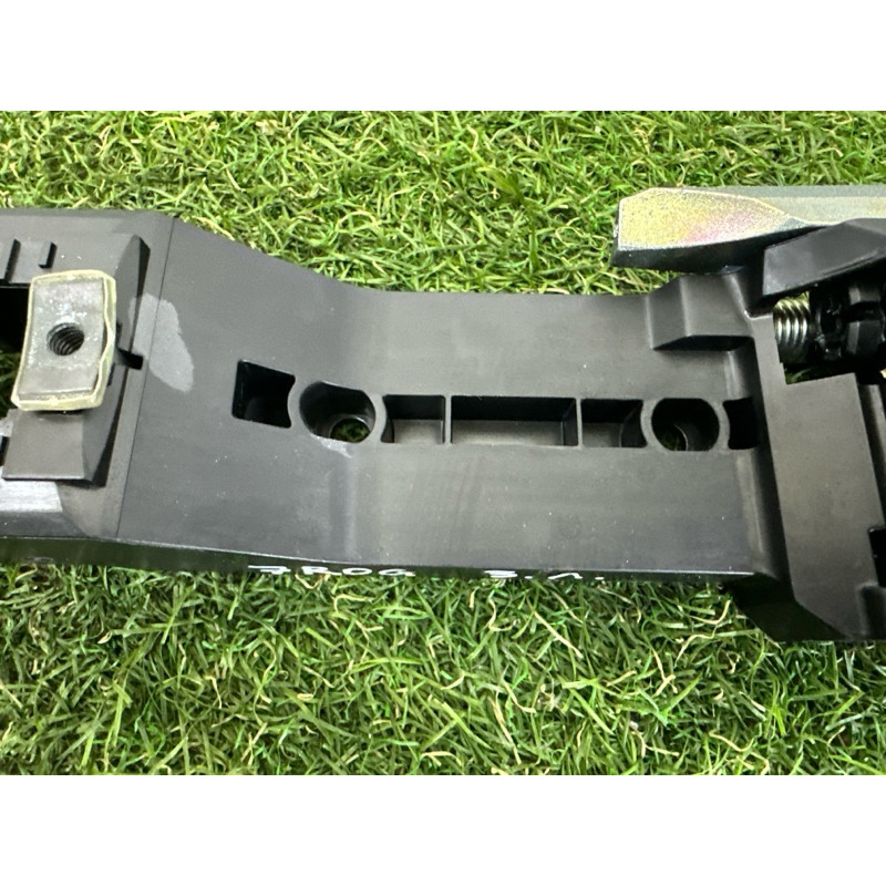 Кронштейн ручки дверей (кузов і елементи) Nissan Rogue T33 2021 2.5 826116RA0A