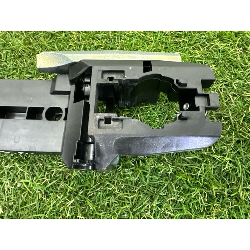 Кронштейн ручки дверей (кузов і елементи) Nissan Rogue T33 2021 2.5 826116RA0A