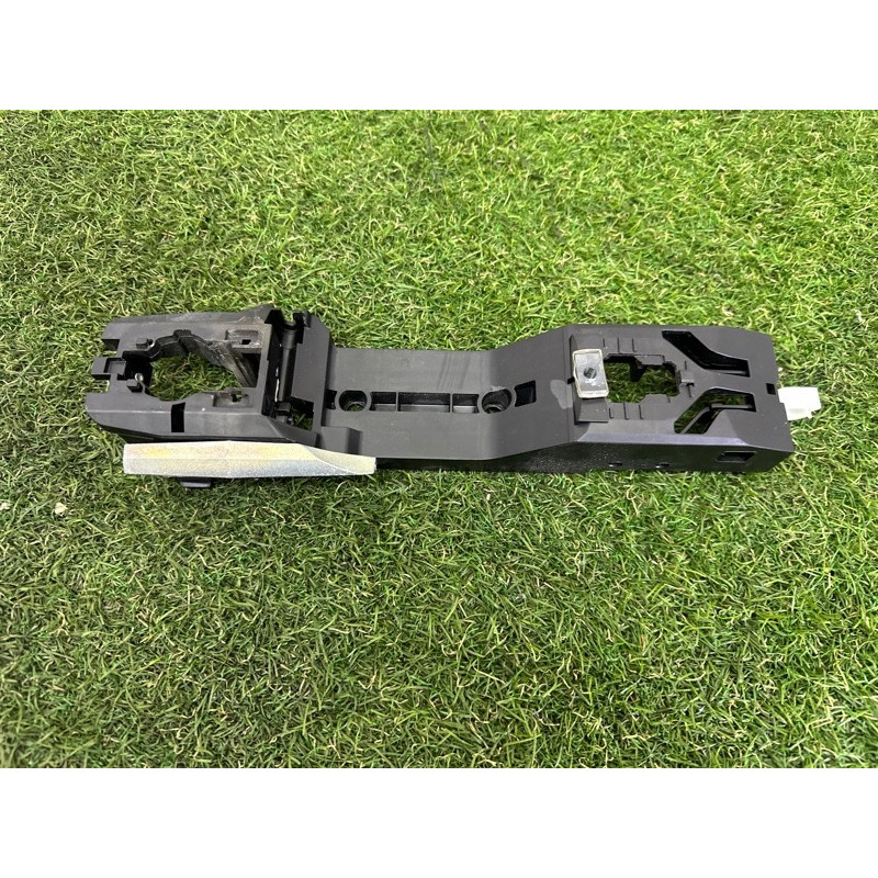 Кронштейн ручки дверей (кузов і елементи) Nissan Rogue T33 2021 2.5 826116RA0A