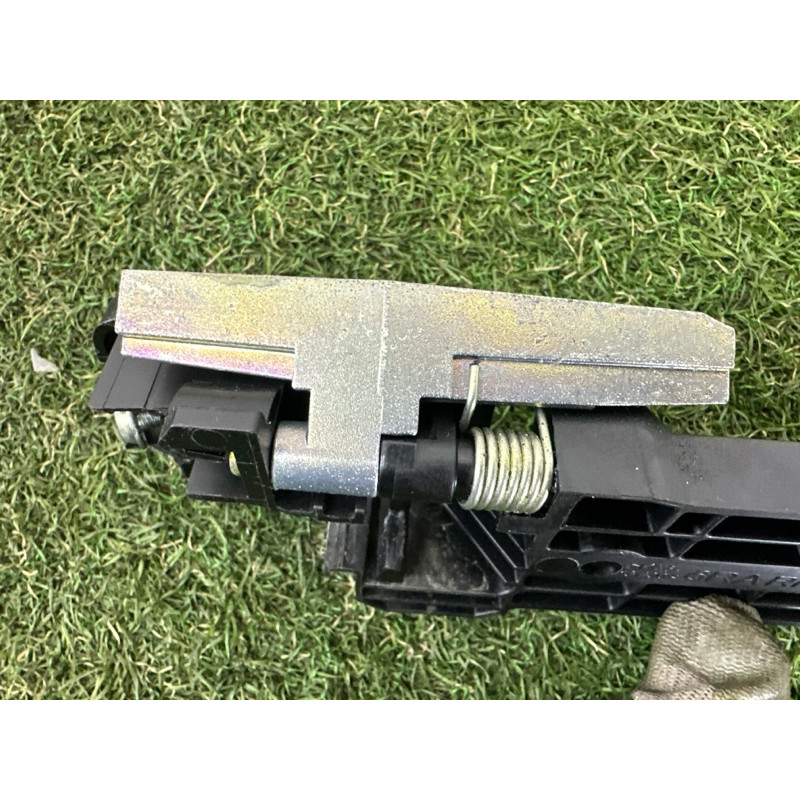 Кронштейн ручки дверей (кузов і елементи) Nissan Rogue T33 2021 2.5 826116RA0A