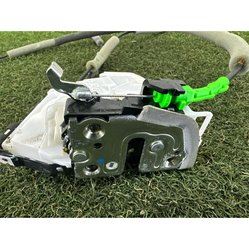 Замок двери (кузов и элементы) Nissan Rogue T33 2022 1.5 825016RR0A